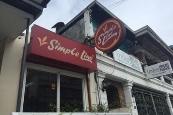 Simple Line store photo