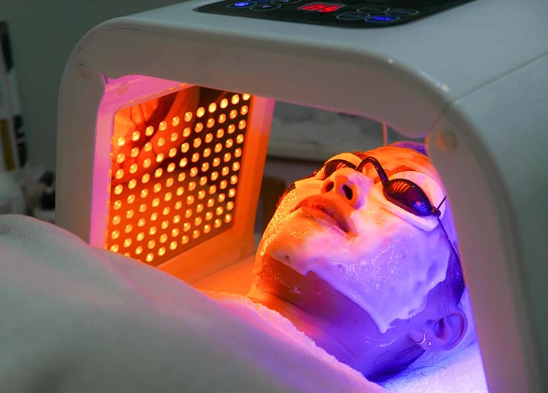 photo-dynamic-therapy-mask