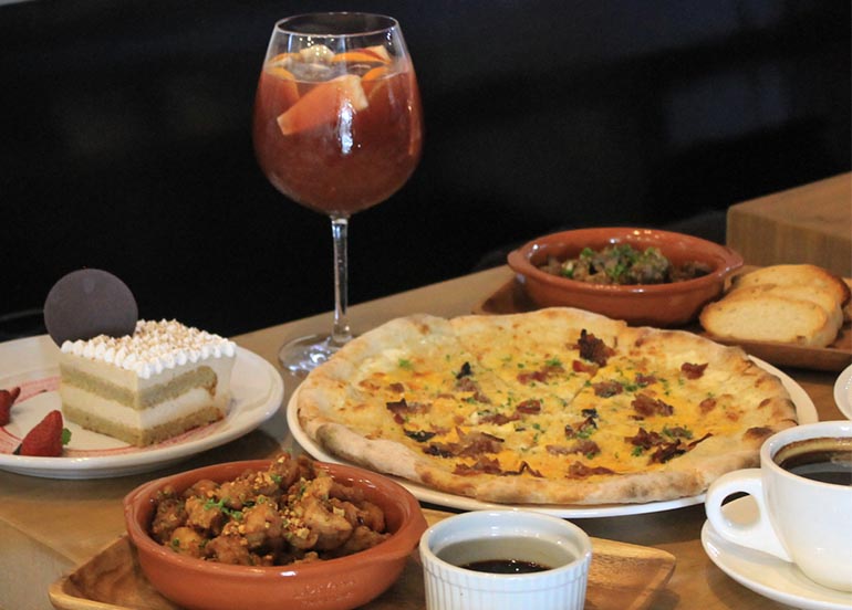 sangria-with-pizza-and-salpicao from Grape Escape