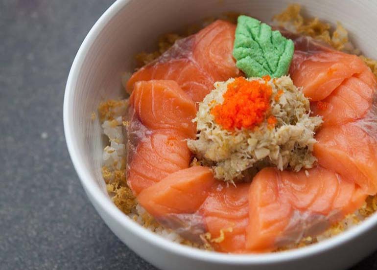 salmon-sashimi-with-crab-meat