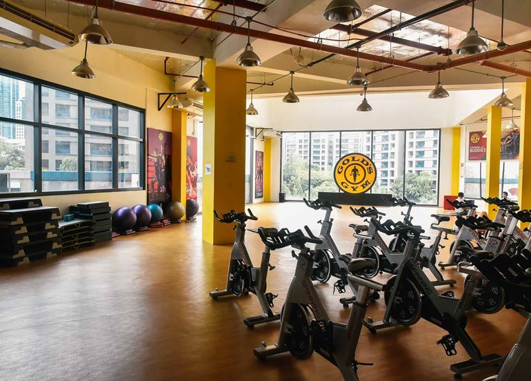 golds-gym-cycling-area