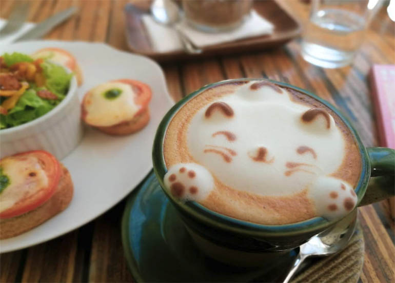 3D Foam Latte Art of a cat from Commune
