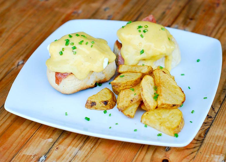 Eggs Benedict and Potatoes from Kanto Freestyle Breakfast
