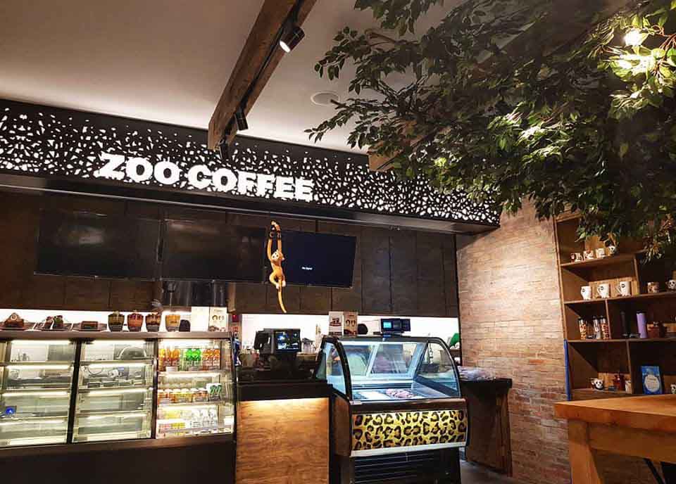 safari-themed-coffee-shop