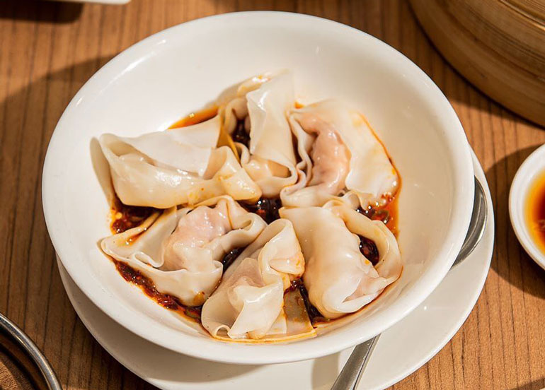din-tai-fung-shrimp-pork-dumplings-in-special-spicy-sauce