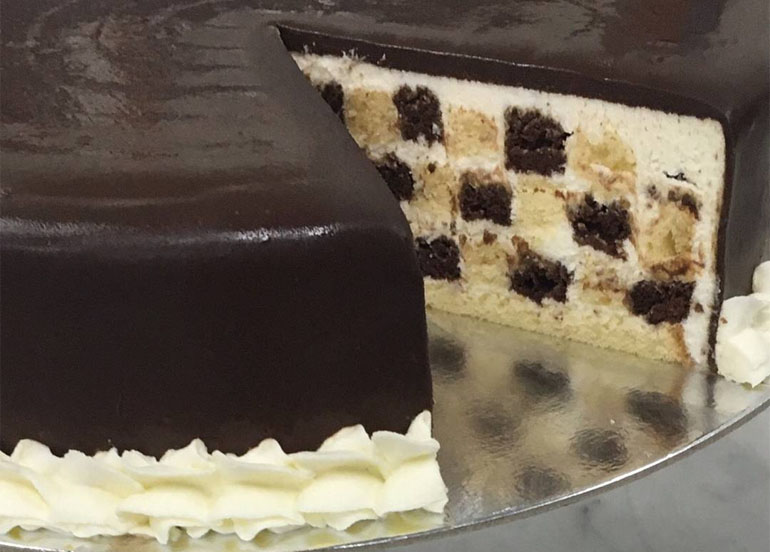 Checkered cake, paper moon cafe