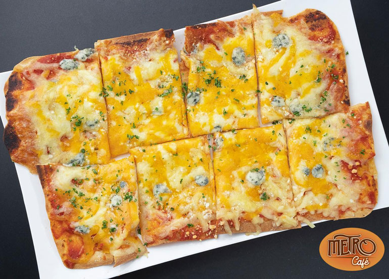 metro-cafe-4-cheese-pizza