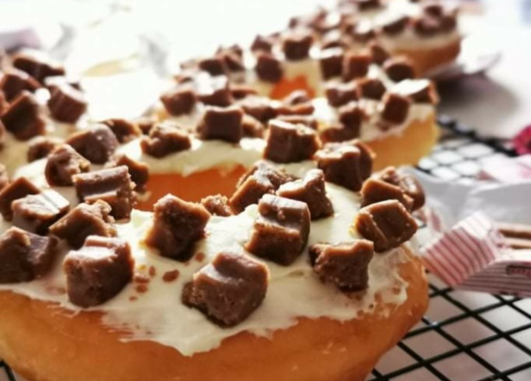 happy berry chocnut donuts