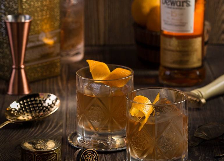 Clink Dewar's Whiskey