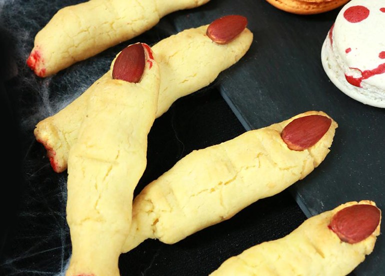 Bizu Shortbread Spooky Witch Fingers with Almonds