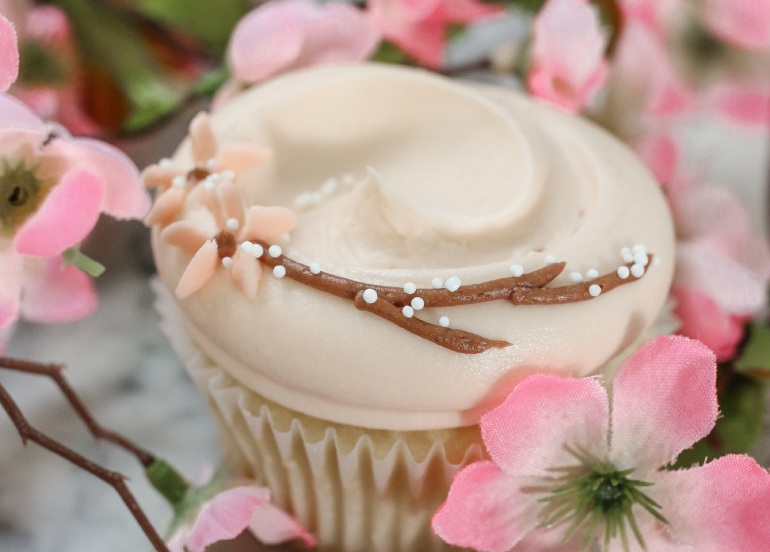 m bakery mitsukoshi mall cherry blossom cupcakes